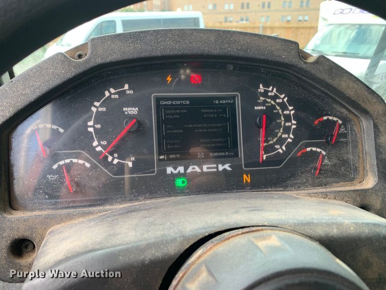 image for item DM1768 2018 Mack LR613 refuse truck