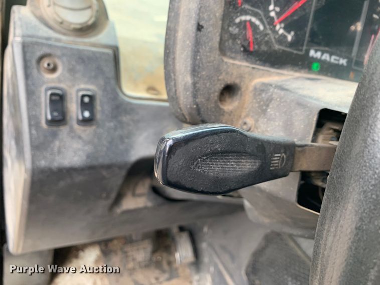 image for item DM1768 2018 Mack LR613 refuse truck