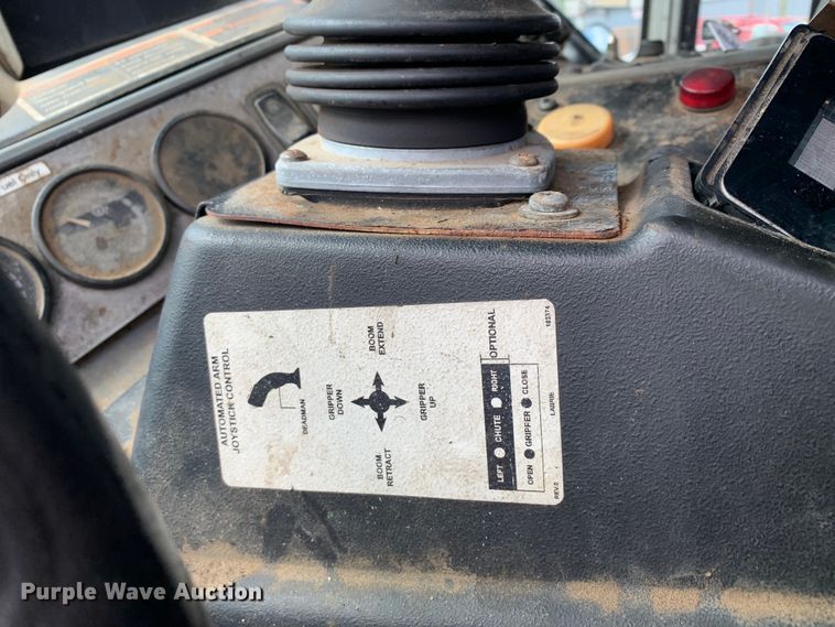 image for item DM1768 2018 Mack LR613 refuse truck