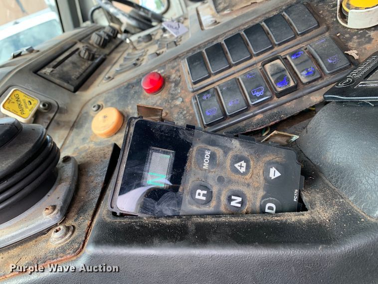 image for item DM1768 2018 Mack LR613 refuse truck