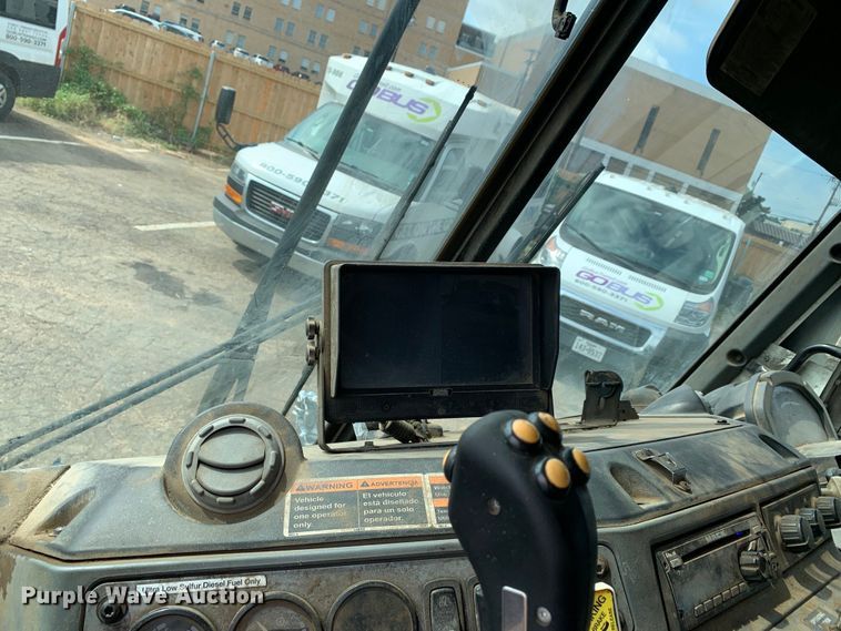 image for item DM1768 2018 Mack LR613 refuse truck