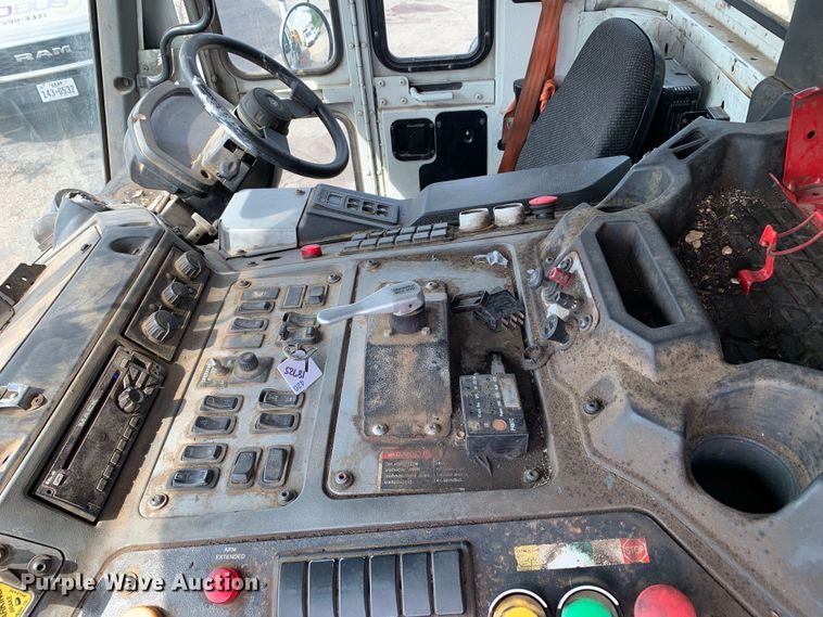 image for item DM1768 2018 Mack LR613 refuse truck