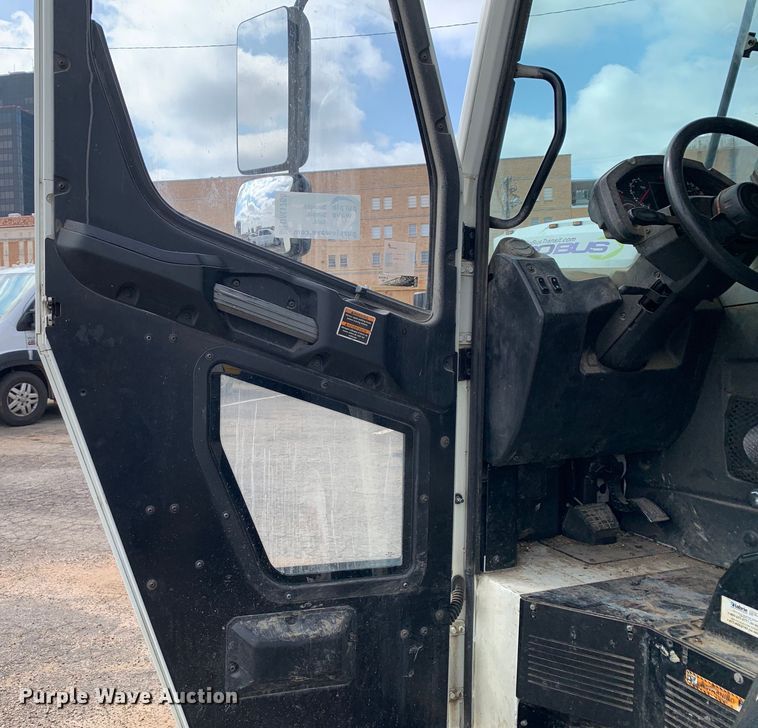 image for item DM1768 2018 Mack LR613 refuse truck