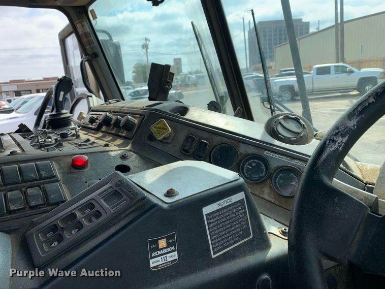 image for item DM1768 2018 Mack LR613 refuse truck