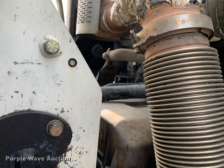 image for item DM1768 2018 Mack LR613 refuse truck