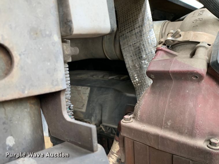 image for item DM1768 2018 Mack LR613 refuse truck