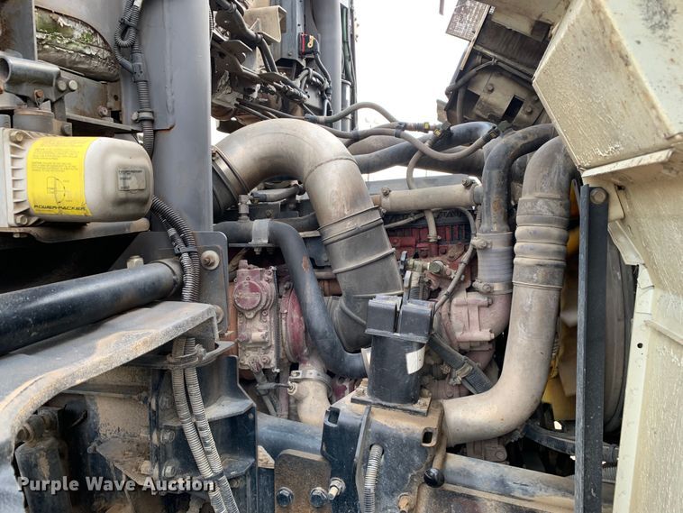 image for item DM1768 2018 Mack LR613 refuse truck