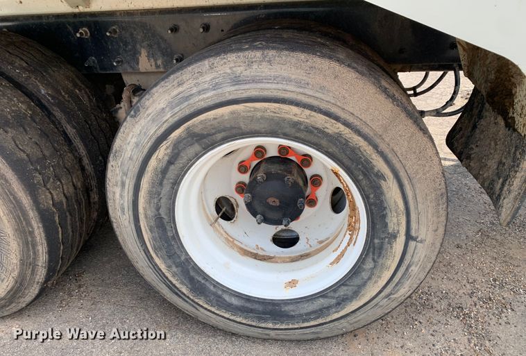 image for item DM1768 2018 Mack LR613 refuse truck