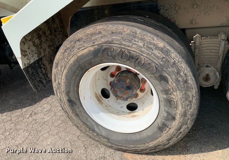 image for item DM1768 2018 Mack LR613 refuse truck