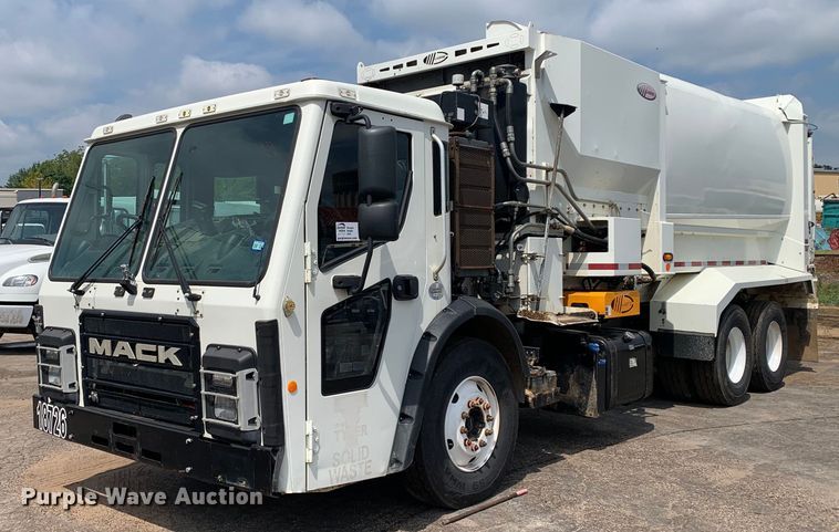 image for item DM1769 2018 Mack LR613 refuse truck