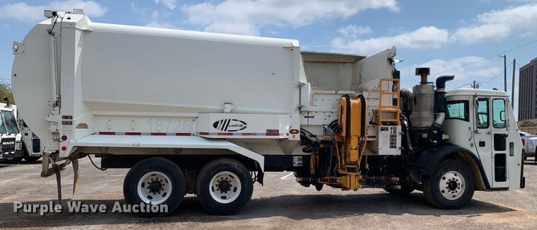 image for item DM1769 2018 Mack LR613 refuse truck