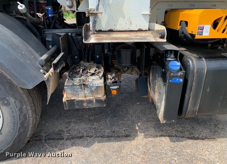 image for item DM1769 2018 Mack LR613 refuse truck