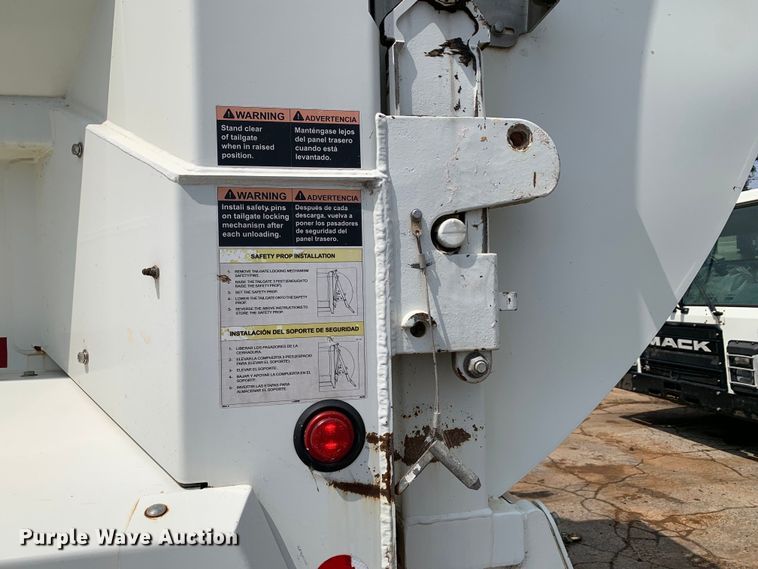 image for item DM1769 2018 Mack LR613 refuse truck