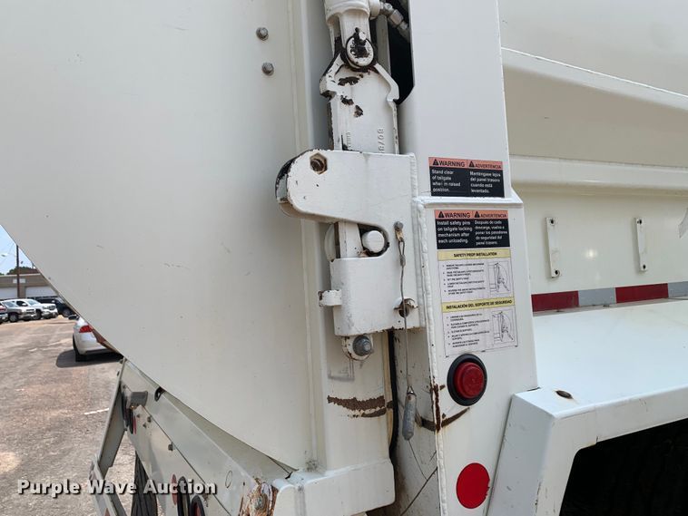 image for item DM1769 2018 Mack LR613 refuse truck