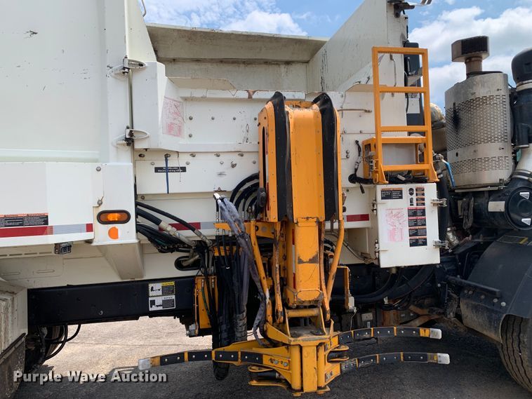 image for item DM1769 2018 Mack LR613 refuse truck