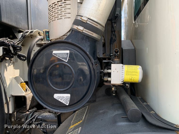 image for item DM1769 2018 Mack LR613 refuse truck