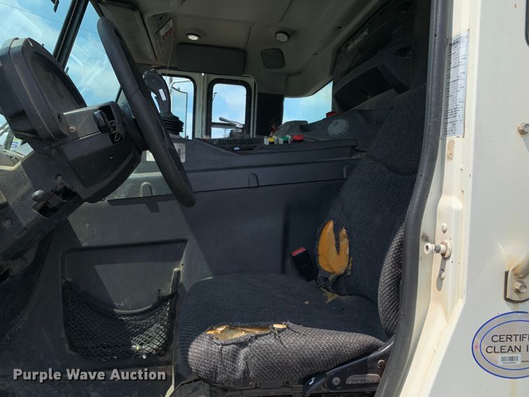 image for item DM1769 2018 Mack LR613 refuse truck