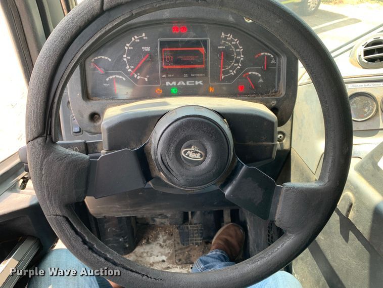 image for item DM1769 2018 Mack LR613 refuse truck