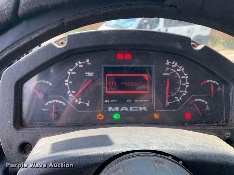 image for item DM1769 2018 Mack LR613 refuse truck