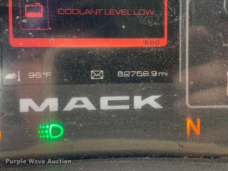 image for item DM1769 2018 Mack LR613 refuse truck