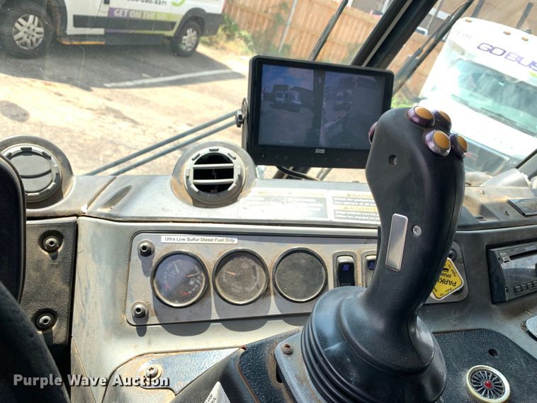 image for item DM1769 2018 Mack LR613 refuse truck