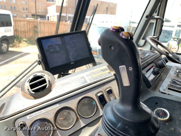 image for item DM1769 2018 Mack LR613 refuse truck