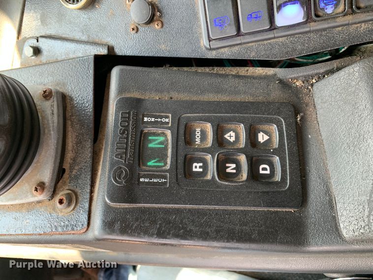 image for item DM1769 2018 Mack LR613 refuse truck