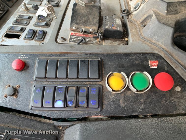 image for item DM1769 2018 Mack LR613 refuse truck