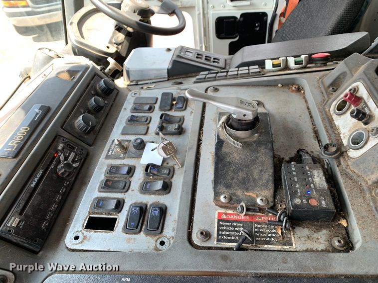 image for item DM1769 2018 Mack LR613 refuse truck