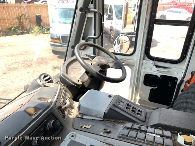 image for item DM1769 2018 Mack LR613 refuse truck