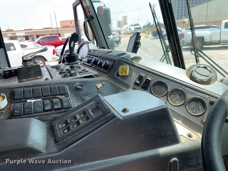 image for item DM1769 2018 Mack LR613 refuse truck