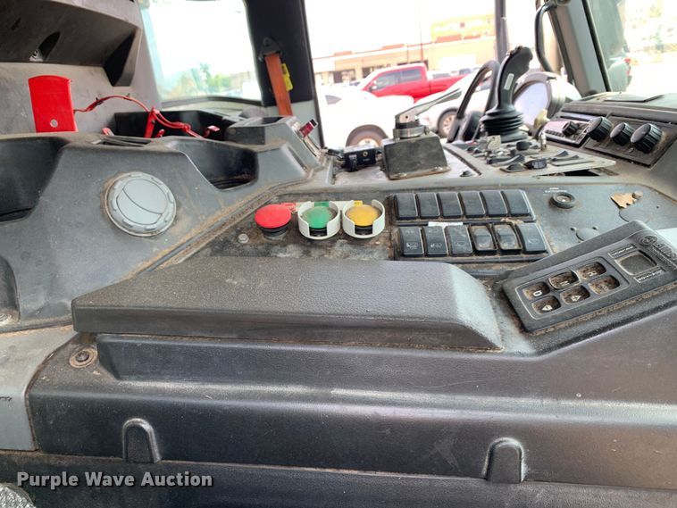 image for item DM1769 2018 Mack LR613 refuse truck