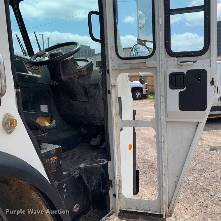 image for item DM1769 2018 Mack LR613 refuse truck