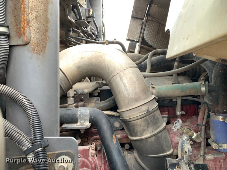 image for item DM1769 2018 Mack LR613 refuse truck