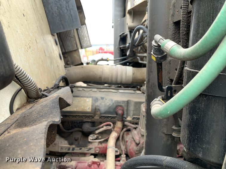 image for item DM1769 2018 Mack LR613 refuse truck