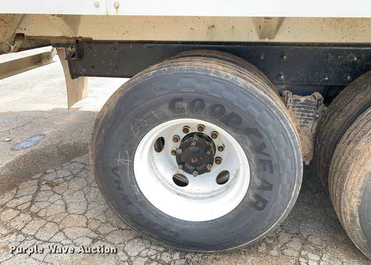 image for item DM1769 2018 Mack LR613 refuse truck