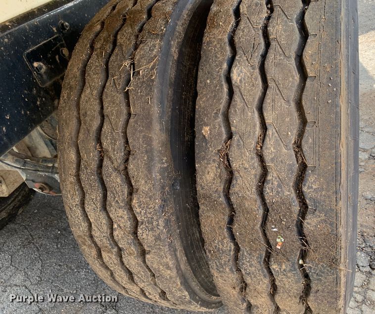 image for item DM1769 2018 Mack LR613 refuse truck