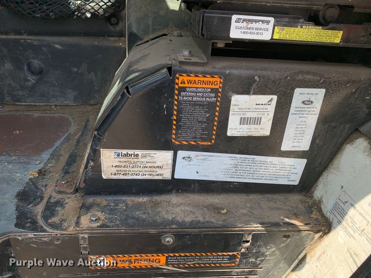 image for item DM1769 2018 Mack LR613 refuse truck