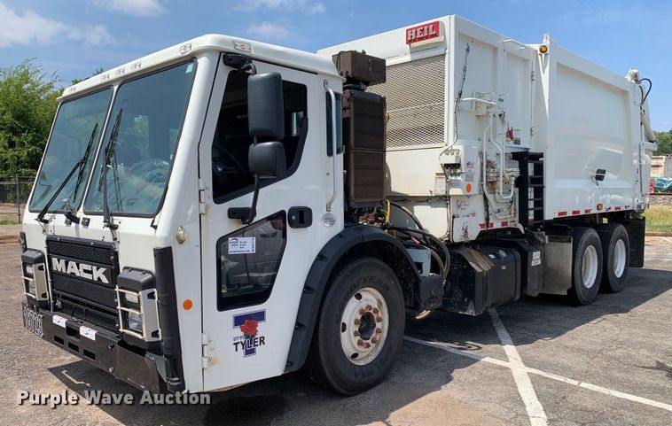 image for item DM1770 2018 Mack LR613 refuse truck