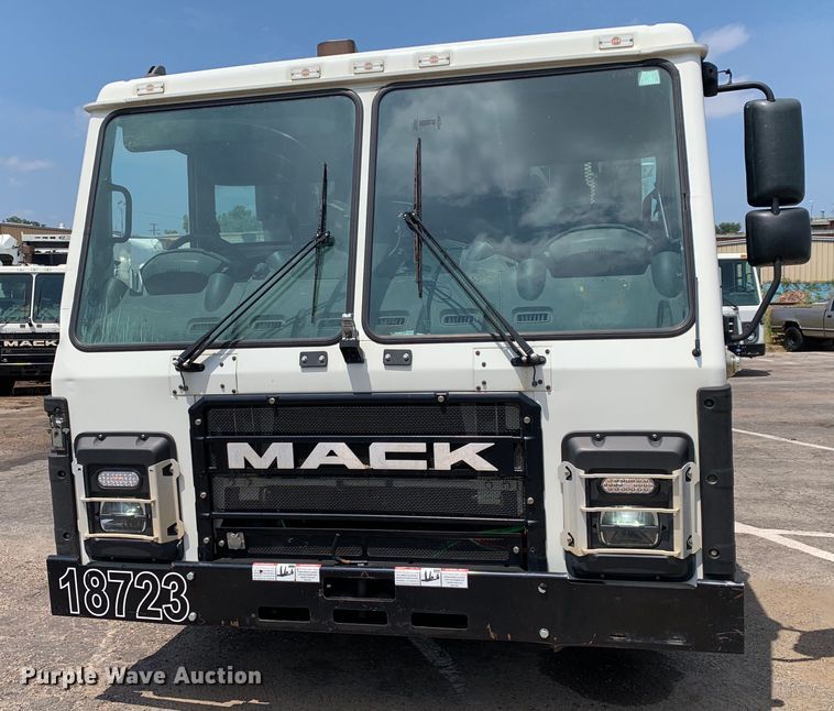 image for item DM1770 2018 Mack LR613 refuse truck