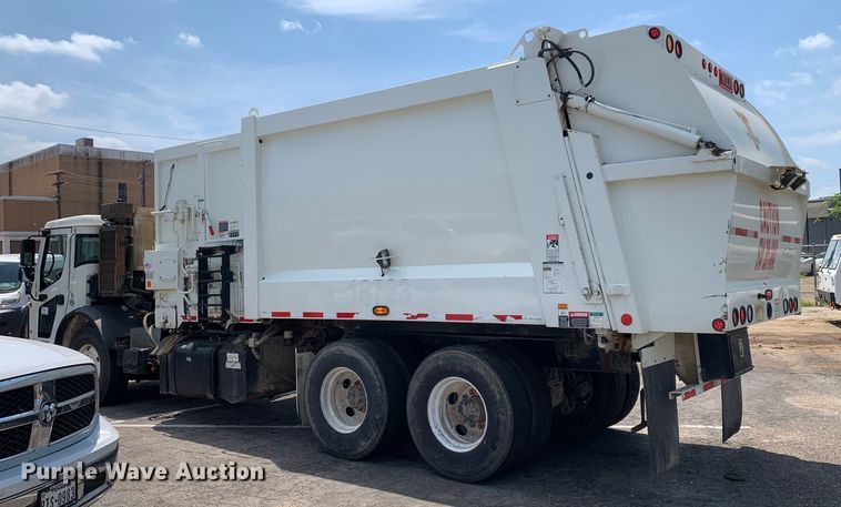 image for item DM1770 2018 Mack LR613 refuse truck
