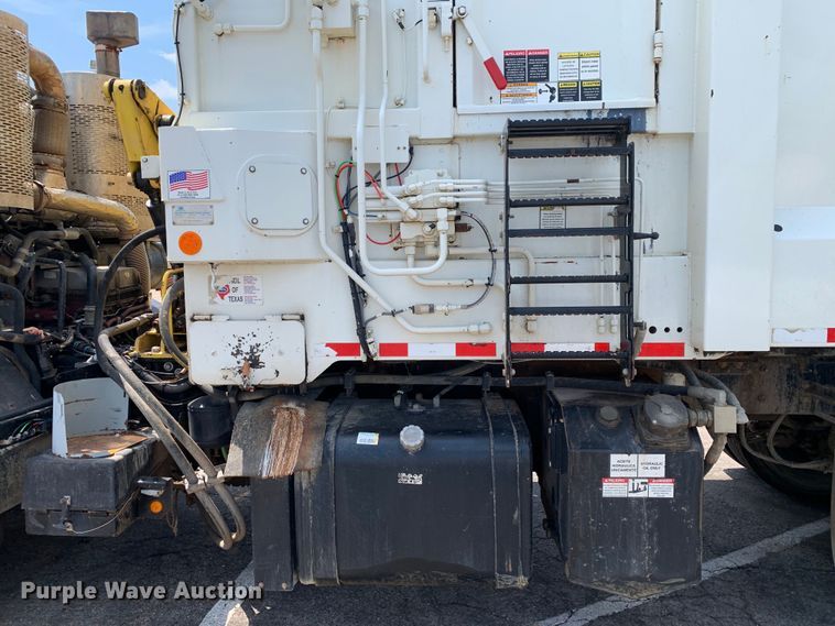 image for item DM1770 2018 Mack LR613 refuse truck