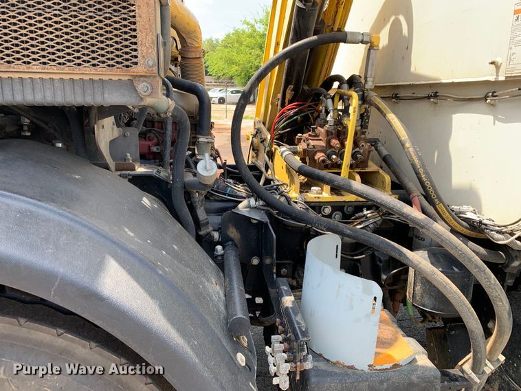 image for item DM1770 2018 Mack LR613 refuse truck