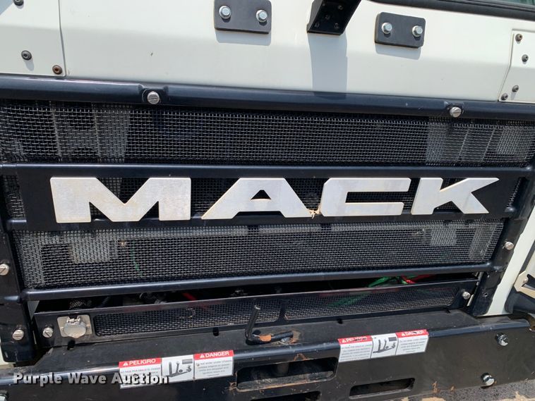 image for item DM1770 2018 Mack LR613 refuse truck