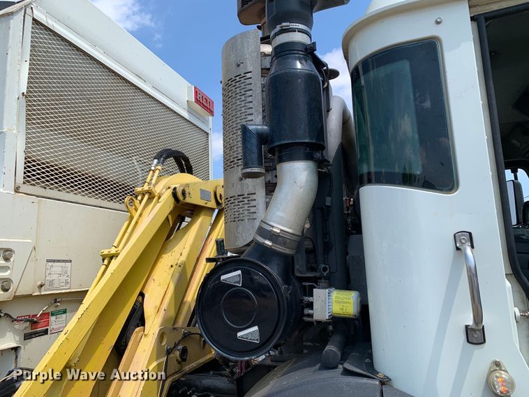 image for item DM1770 2018 Mack LR613 refuse truck