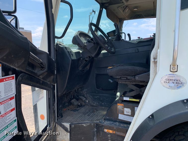 image for item DM1770 2018 Mack LR613 refuse truck