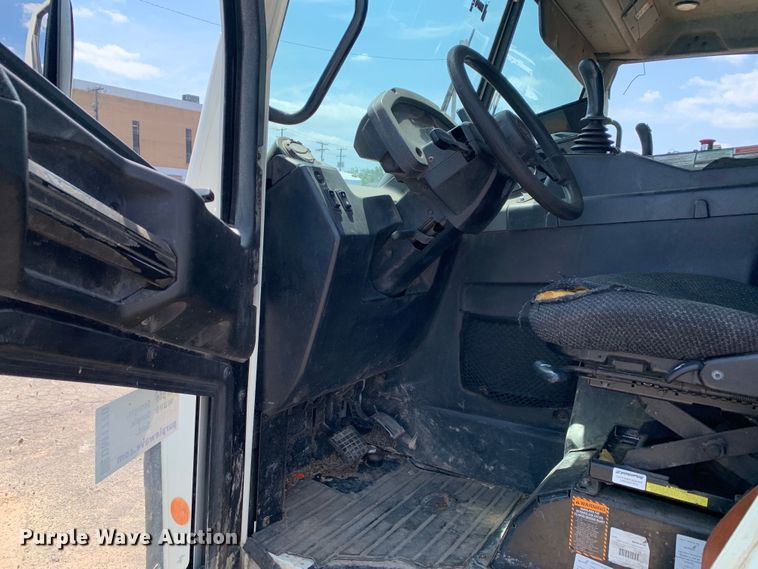 image for item DM1770 2018 Mack LR613 refuse truck