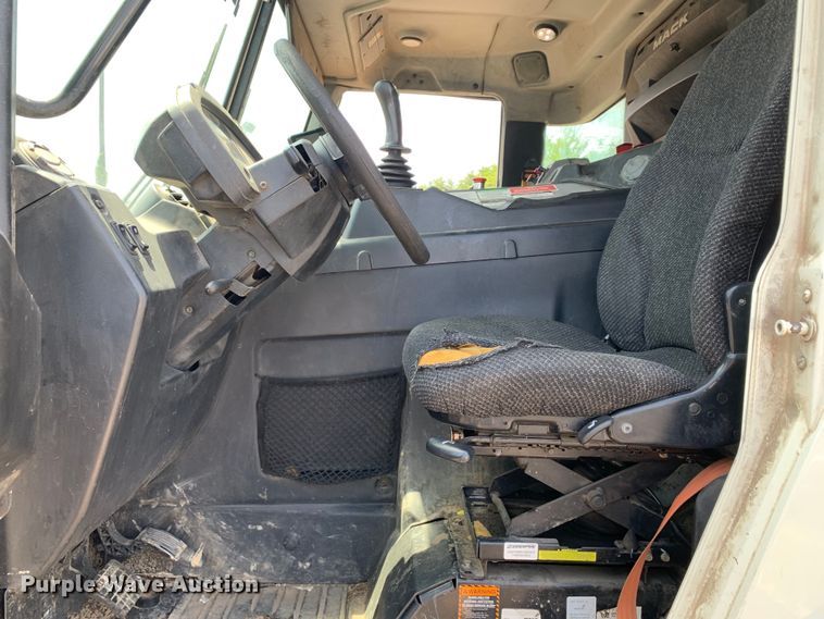 image for item DM1770 2018 Mack LR613 refuse truck