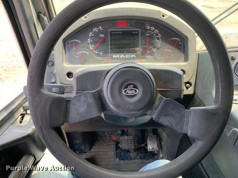 image for item DM1770 2018 Mack LR613 refuse truck