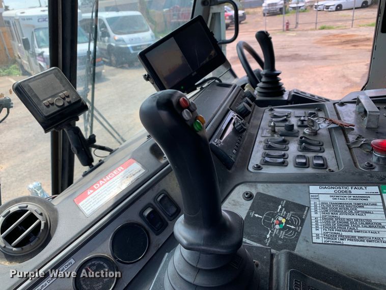 image for item DM1770 2018 Mack LR613 refuse truck